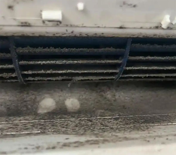达州市空调吹的风有股烧焦味是怎么回事